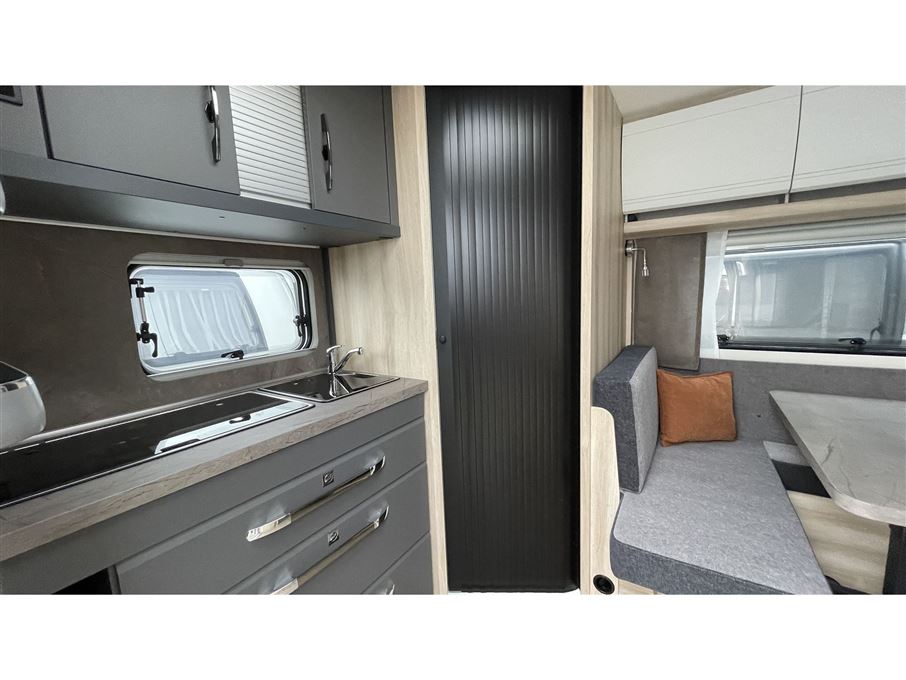 Hobby De Luxe 460 SFf